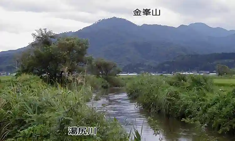 金峯山と湯尻川