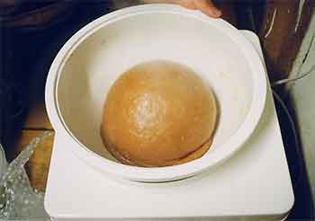 とち餅の作り方 昔から伝わる「栃の実」本来の風味を生かした「栃餅」