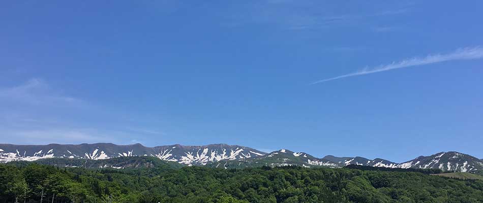 初夏の月山